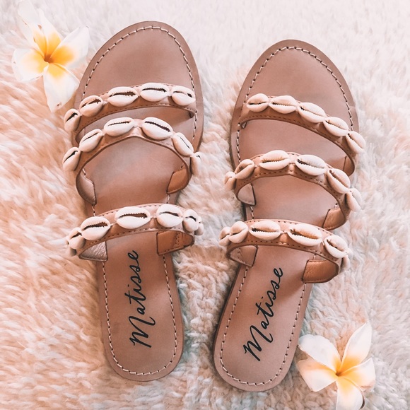 Matisse Shoes - Matisse tan resort sandals